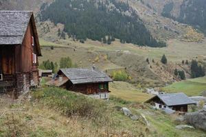 senderismo en los alpes suizos foto