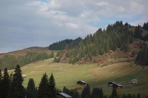 senderismo en los alpes suizos foto