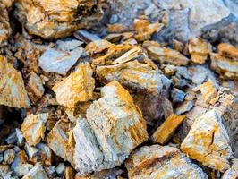 Textura de piedra y suelo en suelo de montaña rocosa foto