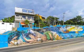 puerto escondido oaxaca mexico 2022 roca pintada con arte graffiti y pintura puerto escondido mexico. foto