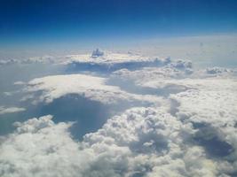 cielo azul con fondo de nubes foto