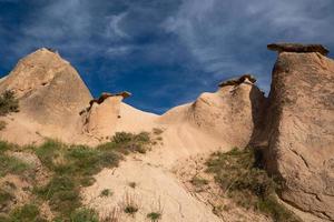 hermoso paisaje montañoso de capadocia foto