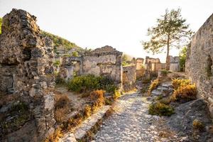 abandonado fantasma pueblo kayakoy en turco foto