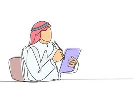 un solo dibujo de línea del joven empresario musulmán serio pensando en el progreso de la empresa. tela de arabia saudita shmag, kandora, pañuelo en la cabeza, ghutra. Ilustración de vector de diseño de dibujo de línea continua