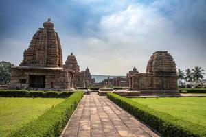 Pattadakal, además llamado raktapura, es un complejo de hindú templos foto