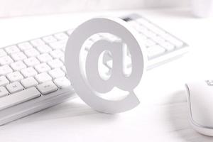 correo icono, a símbolo para correo electrónico habla a foto