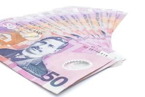 nuevo Zelanda 50 dolares banco Nota en aislado blanco antecedentes. el nuevo Zelanda dólar es el oficial moneda de nuevo zelanda foto