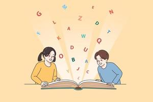 sonriente pequeño niños aprendices tener divertido leyendo libro juntos. contento pequeño niños sentar a escritorio disfrutar literatura. Amante de libros estudiar o aprender en colegio o jardín de infancia. plano vector ilustración.