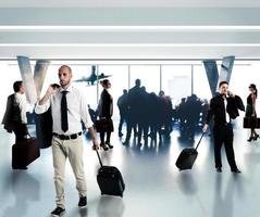 ocupado gente de negocios en el aeropuerto foto