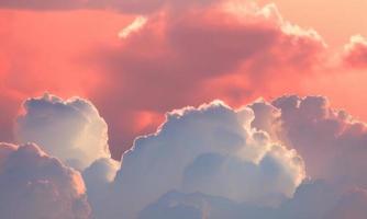 puesta de sol nubes en el cielo foto