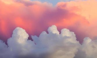 puesta de sol nubes en el cielo foto