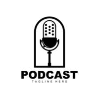 logotipo de podcast, vector, auriculares y chat, diseño de micrófono vintage simple vector