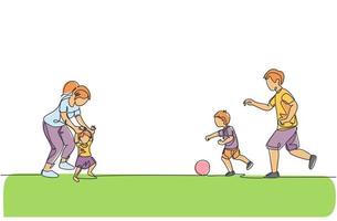 un dibujo de línea continua de un padre joven jugando al fútbol con su hijo mientras la madre enseña a su hija a caminar en el campo. concepto de crianza de los hijos de familia feliz. Ilustración de vector de diseño de dibujo de línea única dinámica