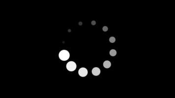 bezig met laden cirkel animatie Aan zwart transparant achtergrond met alpha kanaal, element animatie voor web koppel of toepassing koppel en meer, zoeken, bijwerken, en bufferen cirkel icoon. video