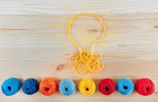 concepto de idea y innovación con lana pelota. foto
