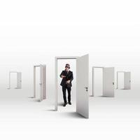 Orientate in choosing a working career between many choices photo