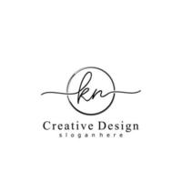 inicial kn escritura logo con circulo mano dibujado modelo vector