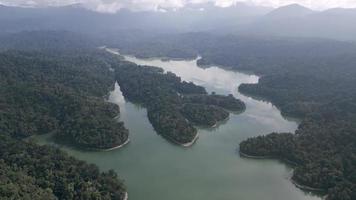 Antenne Aussicht bukit tabur Damm im Wald ulu klang video