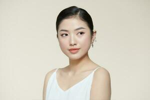 retrato de hermosa asiático mujer piel cuidado sano pelo y piel cerca arriba cara belleza foto