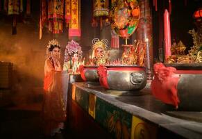 Male and female Chinese opera actors Light a candle to pray homage to the gods to enhance the prosperity for yourself on the occasion photo