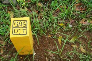 Yellow sign that there is a gas pipe embedded underground photo