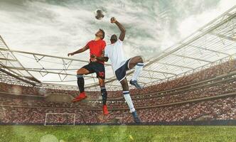 fútbol americano acción con compitiendo fútbol jugadores saltando a golpear el pelota con cabeza foto