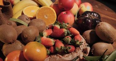 Nahansicht von Früchte auf ein Tabelle video