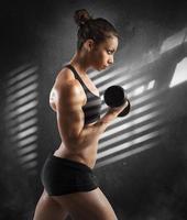 mujer formación bíceps foto