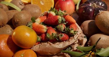 frutas em uma mesa video