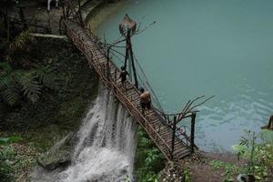 kedung peduto naturaleza turismo, natural y Fresco nadando piscina turismo, con hermosa azul agua foto