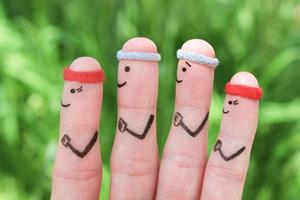 dedos Arte de un contento familia en Deportes. concepto de personas son correr. foto