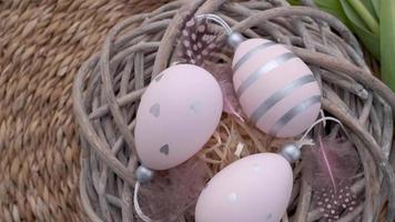 bunt Ostern Eier Drehung. video