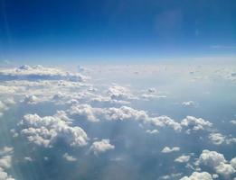 cielo azul con fondo de nubes foto