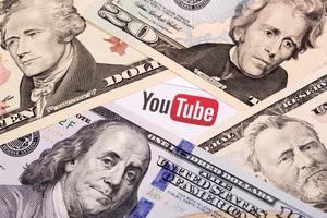 Youtube logo en americano dinero foto