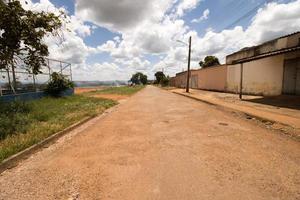 planaltina, goiás, Brasil febrero 25 2023 el vacío calles de el empobrecido barrio de barrolandia, en planaltina foto