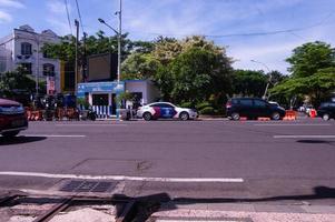 Surabaya, Indonesia, 2022 - ver de la carretera condiciones en surabaya tunjungan la carretera foto