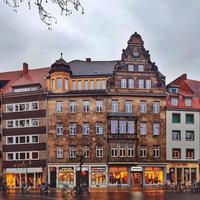 antiguo europeo edificios en un ciudad centrar foto