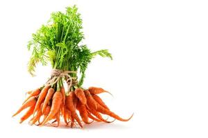bebé zanahorias aislado en blanco, alto beta caroteno foto