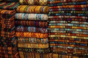 alfombra turca tradicional textil con patrones foto