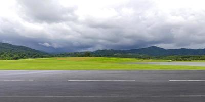 vacío autopista la carretera y hermosa cielo país la carretera foto