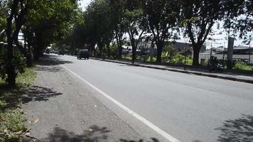 sidoarjo, Indonesia, 2022 - Visualizza di un' occupato autostrada durante il giorno video