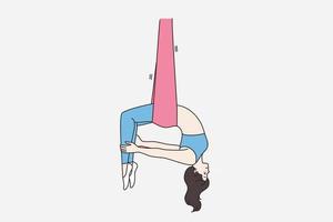 tonificado deportivo mujer en ropa de deporte colgando en hamaca hacer mosca yoga en gimnasia. ajuste niña tren ejercicio meditar en aire en aptitud club. sano estilo de vida, rutina de ejercicio concepto. plano vector ilustración.