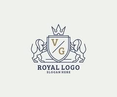 plantilla de logotipo de lujo real de león de letra vg inicial en arte vectorial para restaurante, realeza, boutique, cafetería, hotel, heráldica, joyería, moda y otras ilustraciones vectoriales. vector