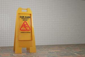 señal amarilla que muestra una advertencia de precaución piso mojado señal de piso mojado en la fábrica de una persona que cae precaución piso mojado señal que muestra una advertencia de piso mojado foto