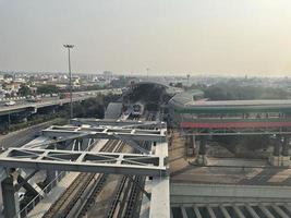 debajo pasar autopista punjabi bolsa camino, Delhi India. foto