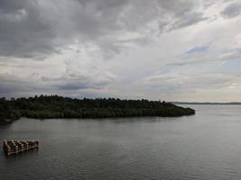 paisaje,nubes y río, borneo isla foto