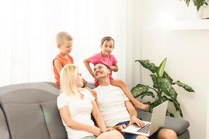 familia gasto hora juntos a hogar foto