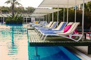 todo el verano al aire libre nadando piscina. en el hotel a descansar. foto