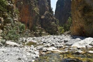 cretense samaria garganta en el escabroso montaña foto