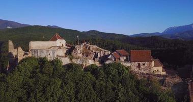 rumeno antico cittadella nel rasnov su il montagna video